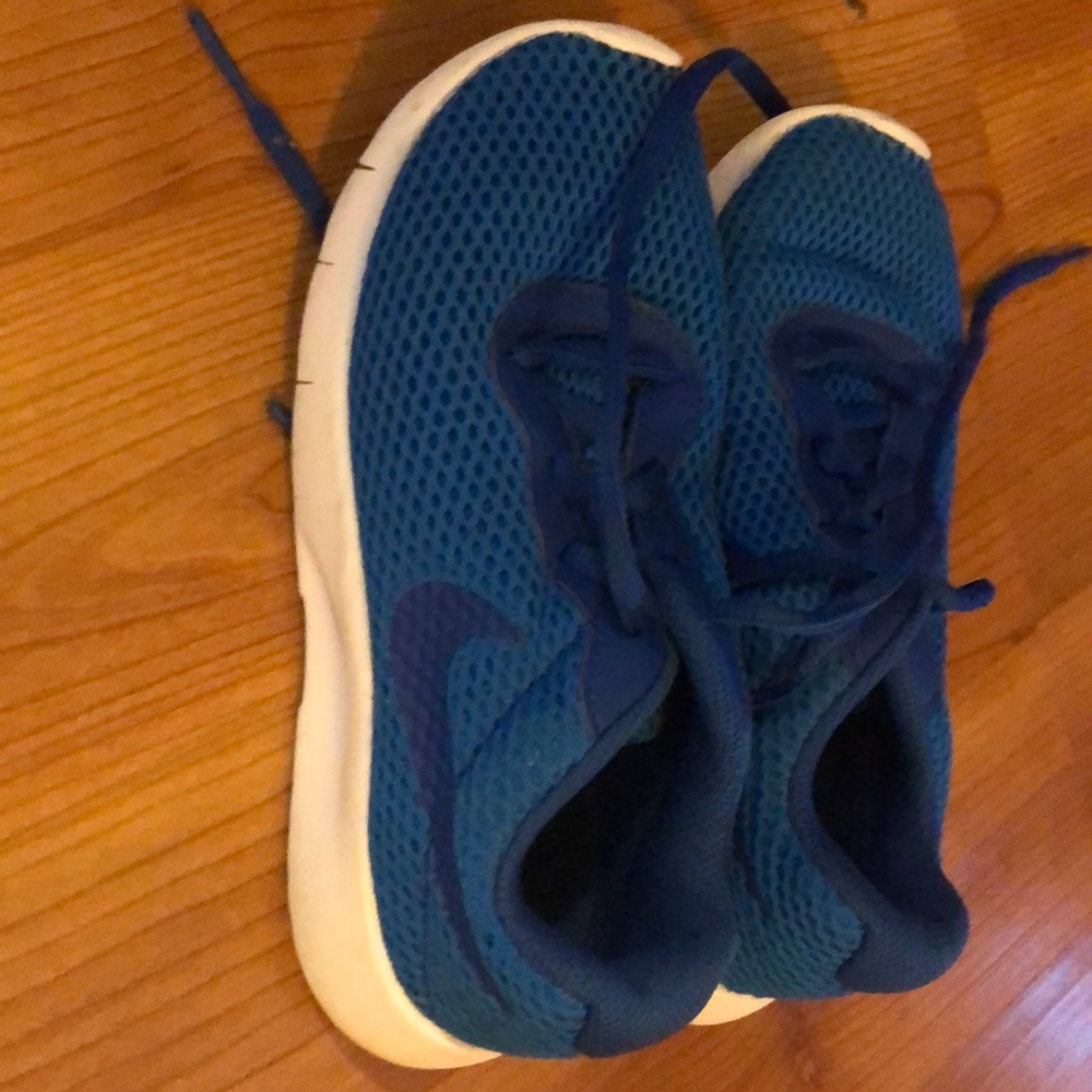 Boys shoes